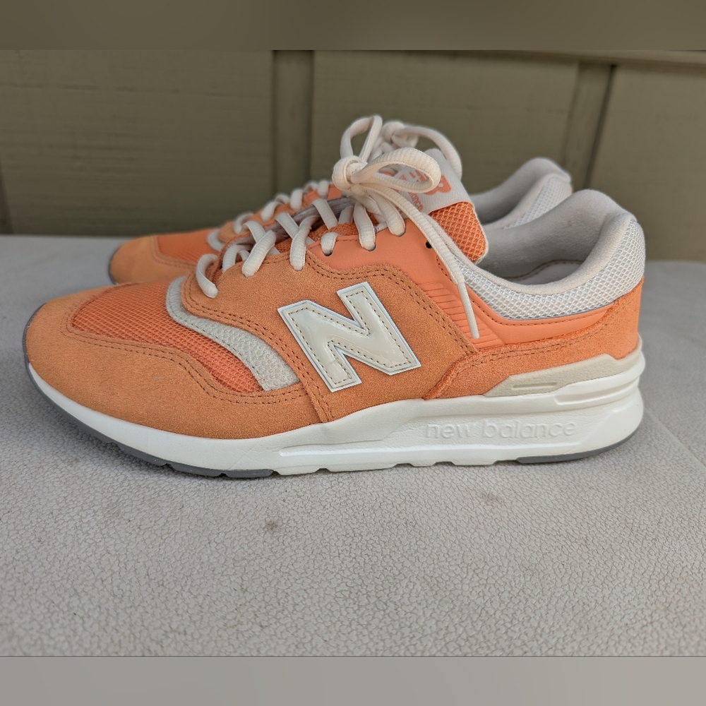 New Balance Sneakers, Women's 8.5 or Mens 7, Orange Jogging Shoes